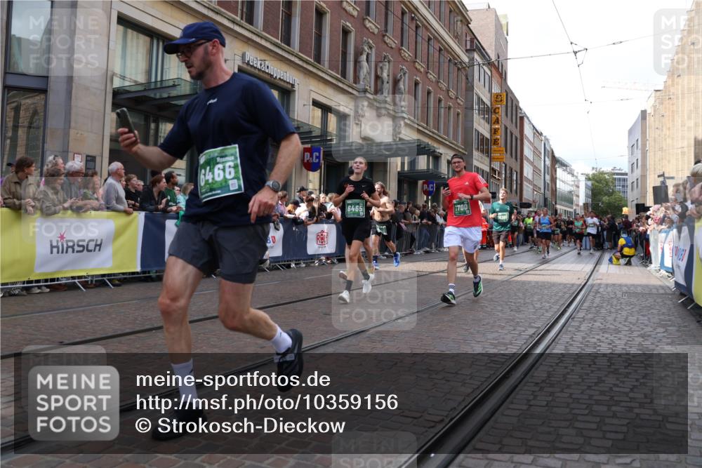 13.09.2026 - 21. swb-Marathon Bremen Strokosch-Dieckow http://msf.ph/oto/10359156 13.09.2026 13:35:18 Ziel 156, 532, 607, 2041, 2090, 2318, 2356, 3055, 3087, 3226, 3621, 3704, 3780, 3857, 4326, 5308, 5467, 5468, 5584, 5586, 5661, 6315, 6418, 6465, 6466, 6644, 6649, 7235, 7285, 7377, 7597, 7675, 7700, 8401, 8530, 8816, 8915, 9784, 9845, 9862, 9887, 9892, 13121, 13213, 536, 1150, 2003, 2366, 2430, 2492, 2625, 2866, 3063, 3311, 3916, 4062, 4487, 4635, 4985, 5016, 5125, 5647, 6320, 6391, 6403, 6750, 6837, 7123, 7405, 7657, 7750, 8515, 9017 meine-sportfotos.de