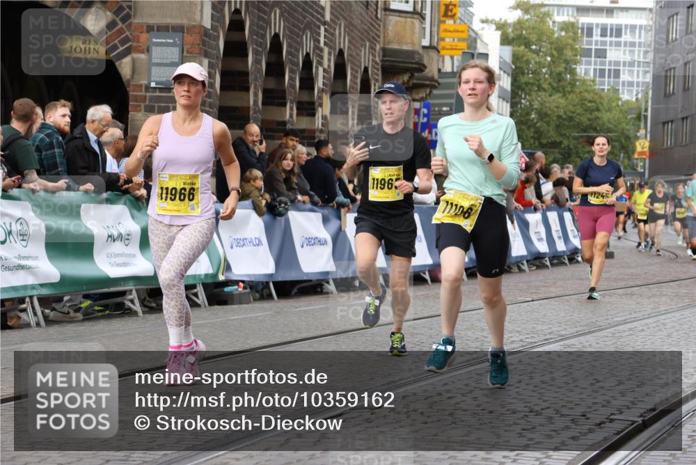 13.09.2026 - 21. swb-Marathon Bremen Strokosch-Dieckow http://msf.ph/oto/10359162 13.09.2026 10:57:42 Ziel 10166, 10177, 10226, 10300, 10394, 10517, 10518, 10578, 10687, 10969, 11106, 11365, 11480, 11498, 11609, 11667, 11734, 11966, 12037, 12111, 12263, 12372, 12382, 12383, 12400, 12411, 10078, 10460, 10559, 10565, 10707, 10728, 11136, 11153, 11332, 11532, 11568, 11824, 11856, 12228, 12231, 12427, 12551, 12555 meine-sportfotos.de