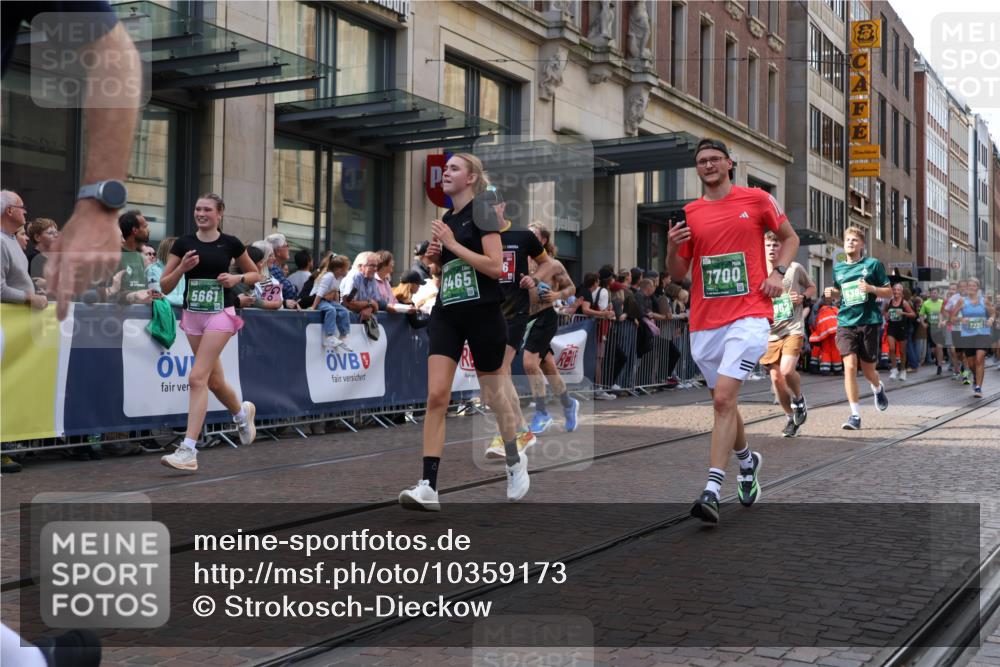 13.09.2026 - 21. swb-Marathon Bremen Strokosch-Dieckow http://msf.ph/oto/10359173 13.09.2026 13:35:18 Ziel 156, 532, 607, 2041, 2090, 2318, 2356, 3055, 3087, 3226, 3621, 3704, 3780, 3857, 4326, 5308, 5467, 5468, 5584, 5586, 5661, 6315, 6418, 6465, 6466, 6644, 6649, 7235, 7285, 7377, 7597, 7675, 7700, 8401, 8530, 8816, 8915, 9784, 9845, 9862, 9887, 9892, 13121, 13213, 536, 1150, 2003, 2366, 2430, 2492, 2625, 2866, 3063, 3311, 3916, 4062, 4487, 4635, 4985, 5016, 5125, 5647, 6320, 6391, 6403, 6750, 6837, 7123, 7405, 7657, 7750, 8515, 9017 meine-sportfotos.de