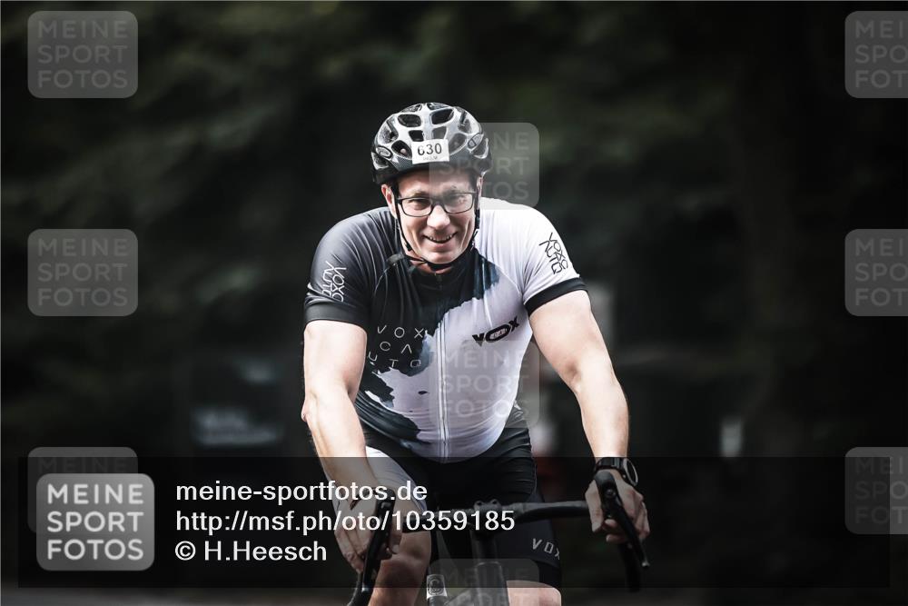 13.09.2026 - Stadtparktriathlon H.Heesch http://msf.ph/oto/10359185 13.09.2026 11:13:15 Radfahren 556, 560, 602, 630, 633, 635 meine-sportfotos.de
