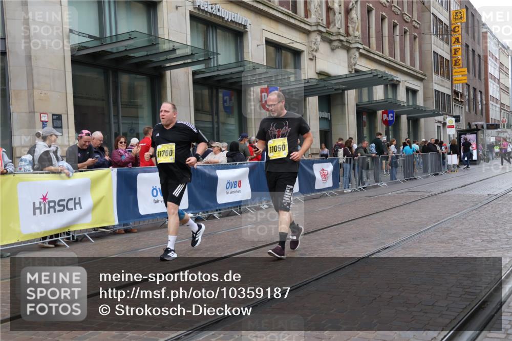 13.09.2026 - 21. swb-Marathon Bremen Strokosch-Dieckow http://msf.ph/oto/10359187 13.09.2026 11:19:12 Ziel 10004, 10629, 10933, 11050, 11457, 11760, 12224, 10202, 10524, 11629, 11794, 12090, 12462 meine-sportfotos.de