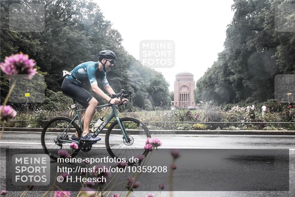 13.09.2026 - Stadtparktriathlon H.Heesch http://msf.ph/oto/10359208 13.09.2026 13:25:31 Radfahren 1358, 1370 meine-sportfotos.de