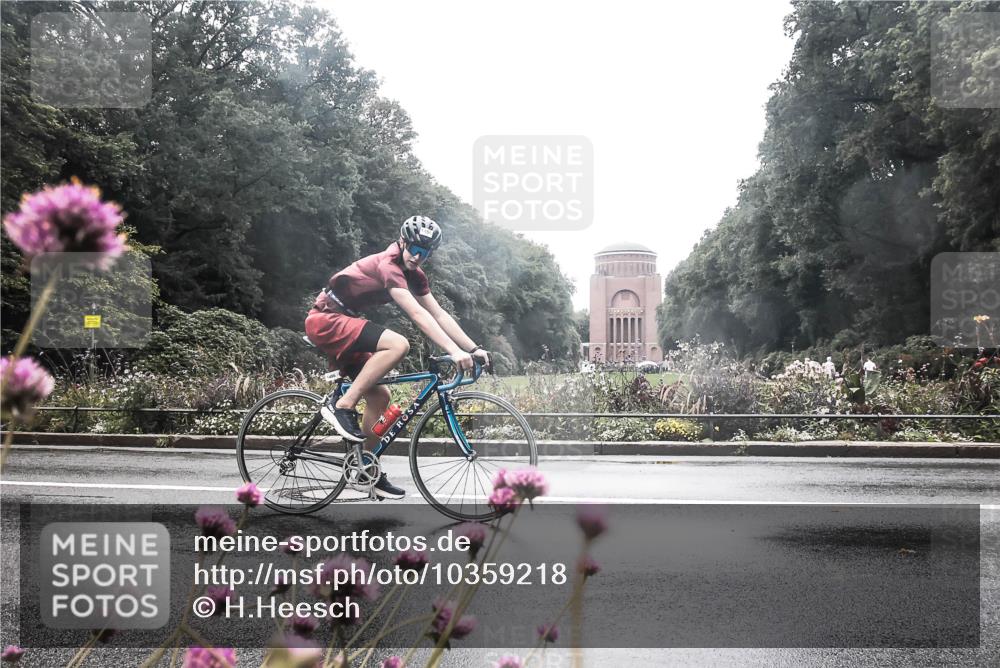 13.09.2026 - Stadtparktriathlon H.Heesch http://msf.ph/oto/10359218 13.09.2026 13:25:38 Radfahren 1304, 1475, 1486 meine-sportfotos.de