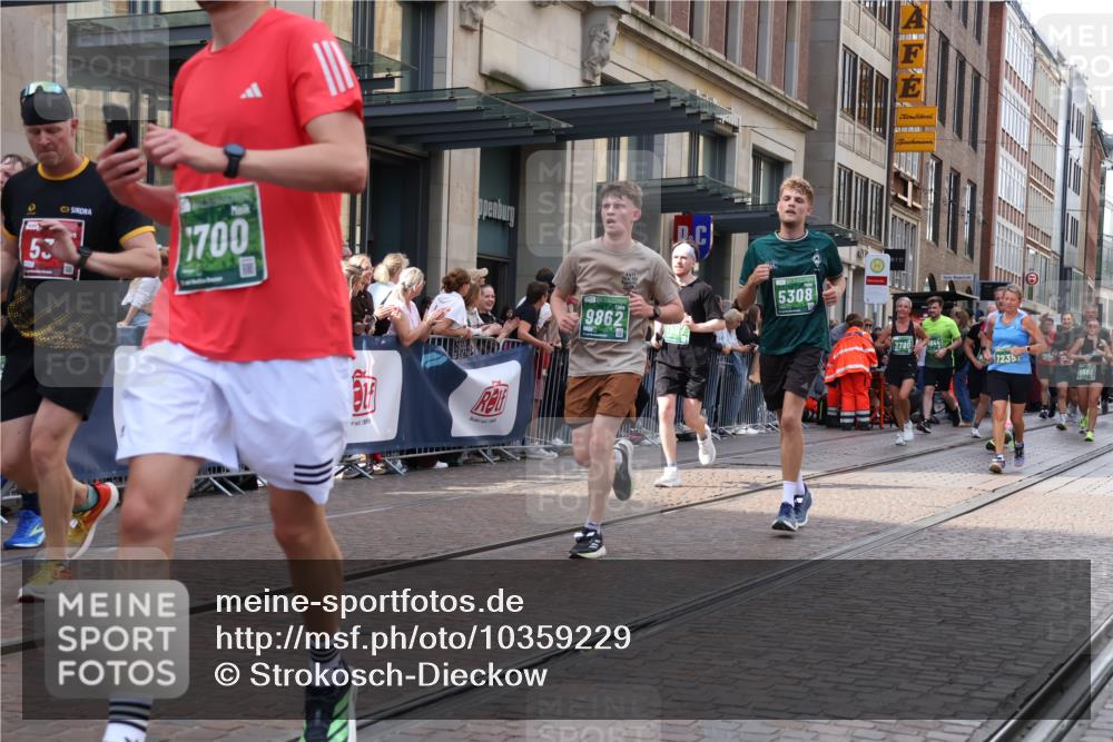 13.09.2026 - 21. swb-Marathon Bremen Strokosch-Dieckow http://msf.ph/oto/10359229 13.09.2026 13:35:19 Ziel 156, 318, 532, 607, 2041, 2090, 2318, 2356, 3055, 3087, 3226, 3485, 3621, 3704, 3780, 3857, 4048, 4326, 5071, 5308, 5467, 5468, 5584, 5586, 5661, 6315, 6418, 6465, 6466, 6644, 6649, 6724, 7235, 7285, 7597, 7675, 7691, 7700, 8335, 8401, 8530, 8816, 8915, 9784, 9845, 9862, 9887, 9892, 9912, 13121, 13213, 536, 1150, 2003, 2366, 2430, 2492, 2625, 2866, 3063, 3311, 3916, 4062, 4487, 4635, 4985, 5016, 5125, 5647, 6315, 6320, 6391, 6403, 6750, 6837, 7123, 7405, 7657, 7750, 9017 meine-sportfotos.de