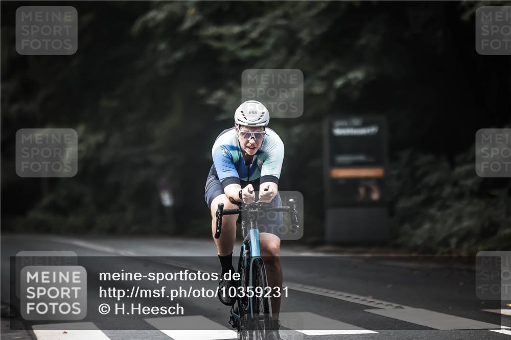 13.09.2026 - Stadtparktriathlon H.Heesch http://msf.ph/oto/10359231 13.09.2026 11:13:23 Radfahren 602, 635, 668 meine-sportfotos.de
