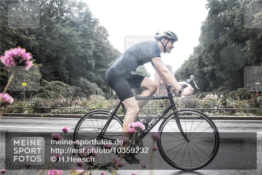 13.09.2026 - Stadtparktriathlon H.Heesch http://msf.ph/oto/10359232 13.09.2026 13:25:41 Radfahren 1304, 1475, 1486 meine-sportfotos.de