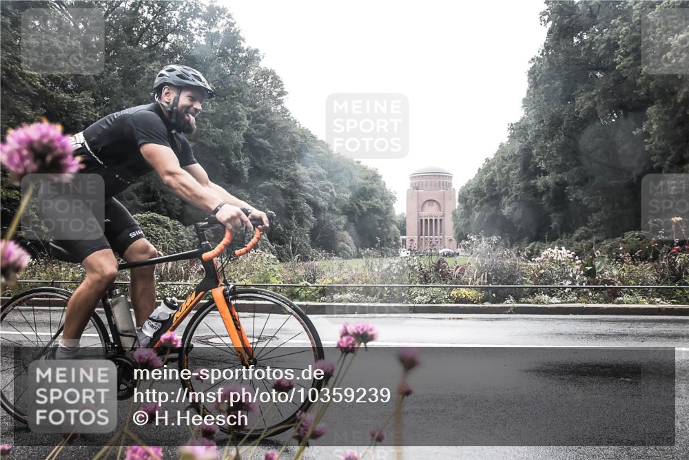 13.09.2026 - Stadtparktriathlon H.Heesch http://msf.ph/oto/10359239 13.09.2026 13:25:45 Radfahren 1395, 1396 meine-sportfotos.de