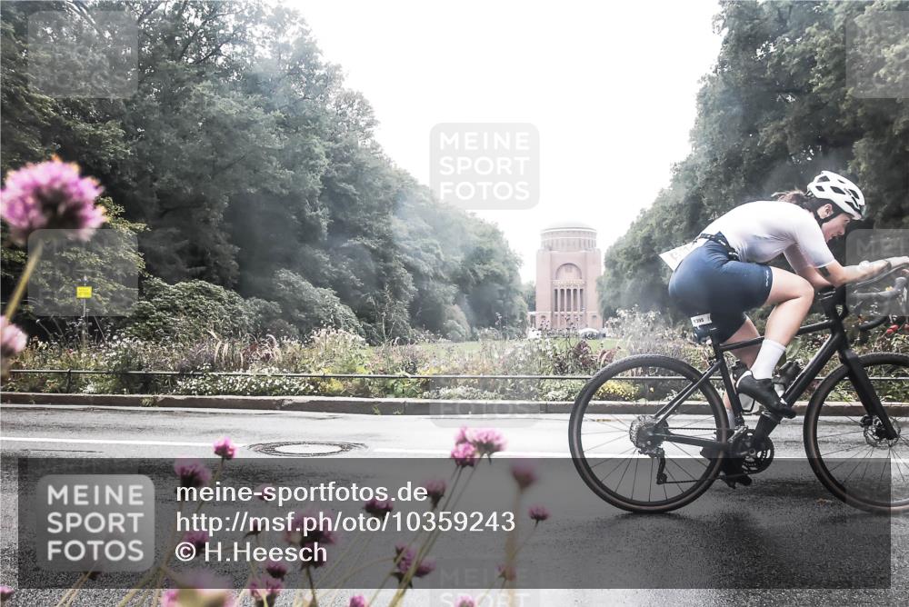 13.09.2026 - Stadtparktriathlon H.Heesch http://msf.ph/oto/10359243 13.09.2026 13:25:46 Radfahren 1395, 1396 meine-sportfotos.de