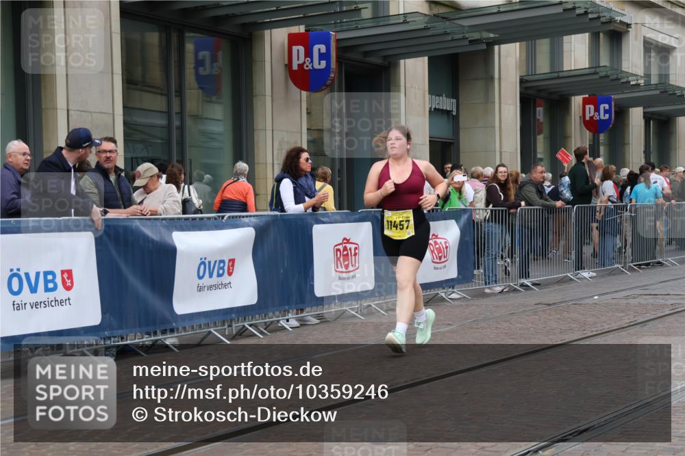 13.09.2026 - 21. swb-Marathon Bremen Strokosch-Dieckow http://msf.ph/oto/10359246 13.09.2026 11:19:29 Ziel 10882, 11457, 11546, 12472, 10004, 10629, 10933, 11050, 11760, 12224, 12462 meine-sportfotos.de