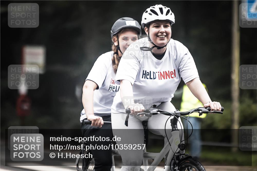 13.09.2026 - Stadtparktriathlon H.Heesch http://msf.ph/oto/10359257 13.09.2026 09:56:44 Radfahren 212, 248 meine-sportfotos.de