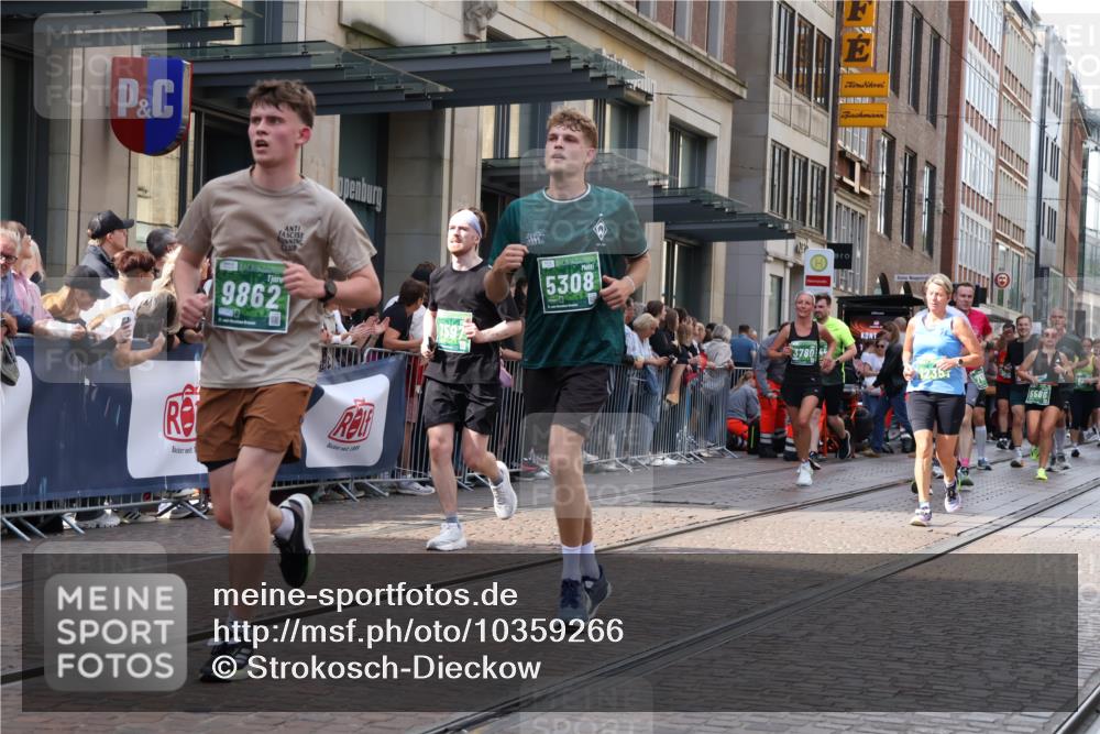13.09.2026 - 21. swb-Marathon Bremen Strokosch-Dieckow http://msf.ph/oto/10359266 13.09.2026 13:35:20 Ziel 156, 318, 532, 607, 2041, 2090, 2318, 2356, 3055, 3087, 3226, 3485, 3621, 3704, 3780, 3857, 4048, 4326, 5071, 5308, 5467, 5468, 5584, 5586, 5661, 6418, 6465, 6466, 6644, 6649, 6724, 7235, 7285, 7597, 7675, 7691, 7700, 8335, 8816, 9784, 9845, 9862, 9887, 9892, 9912, 13121, 13213, 536, 1150, 2003, 2366, 2492, 2625, 2866, 3063, 3311, 3916, 4062, 4487, 4635, 4985, 5016, 5125, 5647, 6315, 6320, 6391, 6403, 6750, 6837, 7123, 7405, 7657, 7750, 9017 meine-sportfotos.de