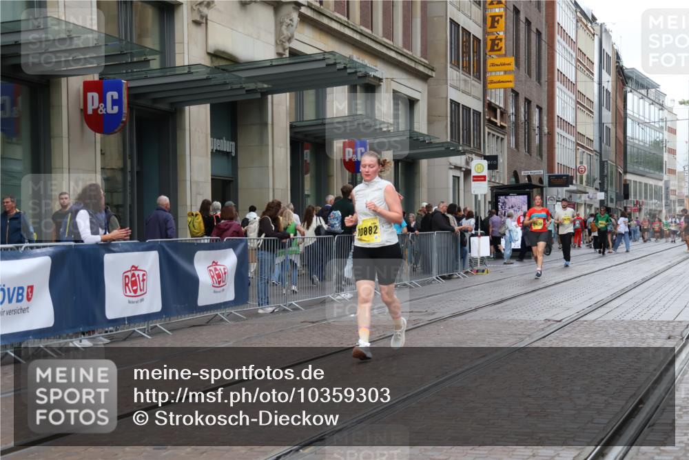 13.09.2026 - 21. swb-Marathon Bremen Strokosch-Dieckow http://msf.ph/oto/10359303 13.09.2026 11:19:38 Ziel 10430, 10882, 11546, 12472, 10004, 10629, 10933, 11050, 11457, 11760, 12224 meine-sportfotos.de