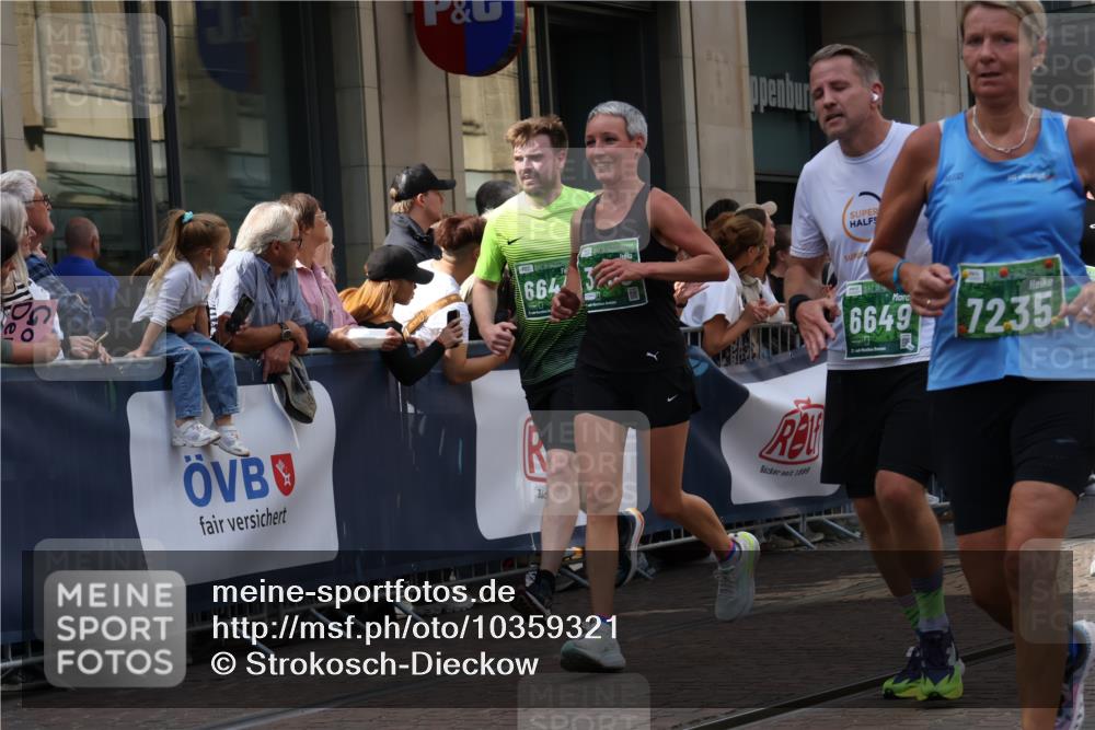 13.09.2026 - 21. swb-Marathon Bremen Strokosch-Dieckow http://msf.ph/oto/10359321 13.09.2026 13:35:24 Ziel 156, 318, 532, 607, 2318, 2356, 3055, 3056, 3087, 3226, 3485, 3704, 3780, 3857, 4048, 4326, 5071, 5157, 5308, 5381, 5467, 5468, 5584, 5586, 5661, 6465, 6466, 6644, 6649, 6724, 7235, 7597, 7675, 7691, 7700, 8335, 8705, 8816, 9784, 9845, 9862, 9887, 9892, 9912, 13121, 13213, 536, 1150, 2003, 2041, 2090, 2366, 2492, 2625, 2866, 3055, 3063, 3311, 3621, 3916, 4062, 4487, 4635, 4985, 5016, 5125, 5647, 6315, 6320, 6391, 6418, 6750, 6837, 7657, 9017 meine-sportfotos.de