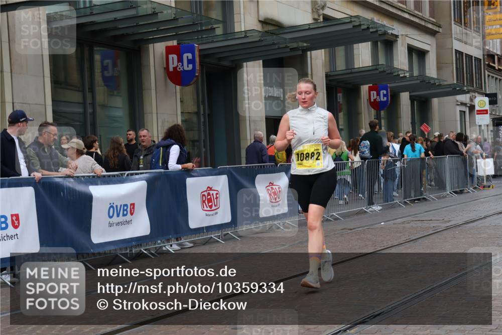 13.09.2026 - 21. swb-Marathon Bremen Strokosch-Dieckow http://msf.ph/oto/10359334 13.09.2026 11:19:39 Ziel 10430, 10882, 11546, 12472, 10004, 10629, 10933, 11050, 11457, 11760, 12224 meine-sportfotos.de