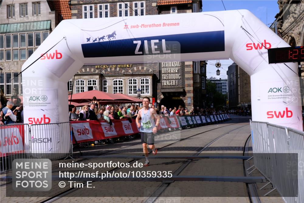 13.09.2026 - 21. swb-Marathon Bremen Tim E. http://msf.ph/oto/10359335 13.09.2026 12:55:36 Ziel 3744 meine-sportfotos.de