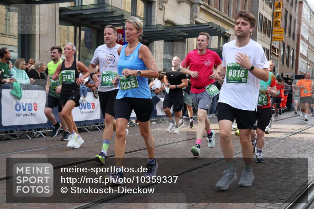 13.09.2026 - 21. swb-Marathon Bremen Strokosch-Dieckow http://msf.ph/oto/10359337 13.09.2026 13:35:24 Ziel 156, 318, 532, 607, 2318, 2356, 3055, 3056, 3087, 3226, 3485, 3704, 3780, 3857, 4048, 4326, 5071, 5157, 5308, 5381, 5467, 5468, 5584, 5586, 5661, 6465, 6466, 6644, 6649, 6724, 7235, 7597, 7675, 7691, 7700, 8335, 8705, 8816, 9784, 9845, 9862, 9887, 9892, 9912, 13121, 13213, 536, 1150, 2003, 2041, 2090, 2366, 2492, 2625, 2866, 3055, 3063, 3311, 3621, 3916, 4062, 4487, 4635, 4985, 5016, 5125, 5647, 6315, 6320, 6391, 6418, 6750, 6837, 7657, 9017 meine-sportfotos.de