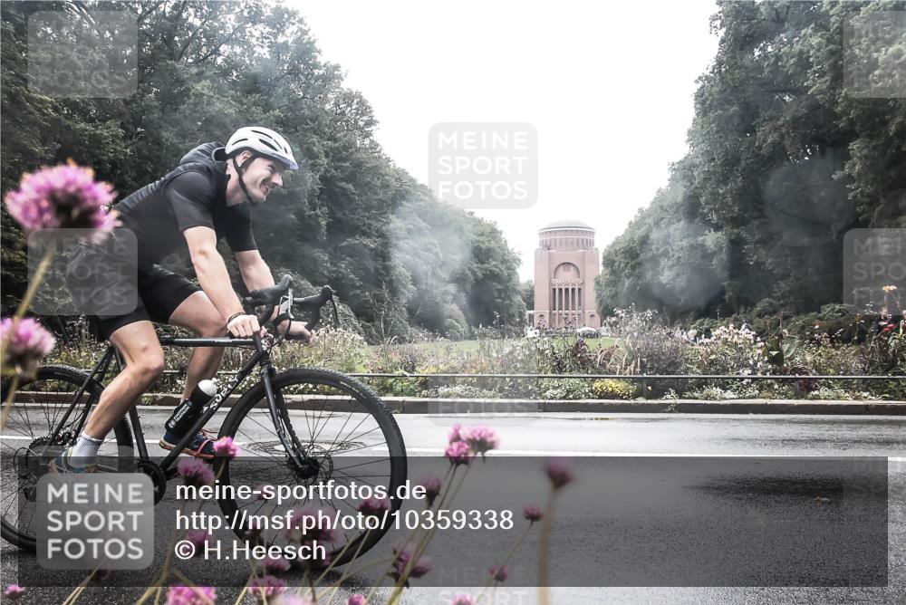 13.09.2026 - Stadtparktriathlon H.Heesch http://msf.ph/oto/10359338 13.09.2026 13:26:47 Radfahren 1321, 1329, 1380 meine-sportfotos.de