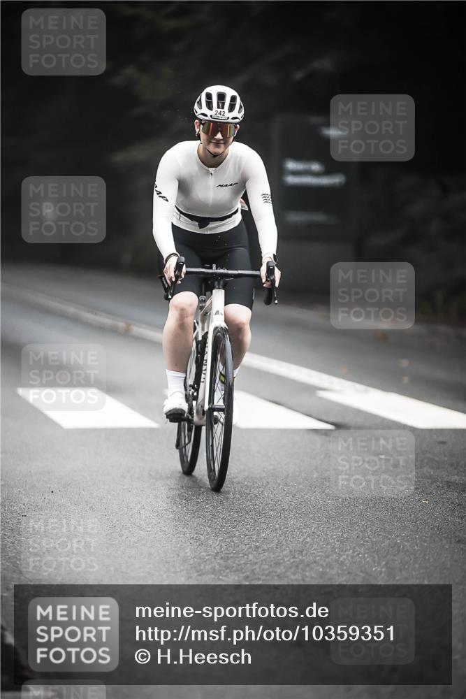 13.09.2026 - Stadtparktriathlon H.Heesch http://msf.ph/oto/10359351 13.09.2026 09:57:16 Radfahren 242, 307 meine-sportfotos.de