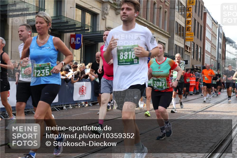 13.09.2026 - 21. swb-Marathon Bremen Strokosch-Dieckow http://msf.ph/oto/10359352 13.09.2026 13:35:25 Ziel 156, 318, 532, 607, 2318, 2356, 3056, 3087, 3226, 3485, 3704, 3780, 3857, 4048, 4326, 5071, 5157, 5308, 5381, 5467, 5468, 5584, 5586, 5661, 6465, 6466, 6644, 6649, 6724, 7036, 7235, 7385, 7597, 7675, 7691, 7700, 8335, 8705, 8816, 9784, 9845, 9862, 9887, 9892, 9912, 13121, 13213, 536, 1150, 2003, 2041, 2090, 2318, 2366, 2492, 2625, 2866, 3055, 3063, 3311, 3621, 3916, 4062, 4487, 4635, 4985, 5016, 6315, 6320, 6391, 6418, 6750, 6837, 7657, 9017 meine-sportfotos.de