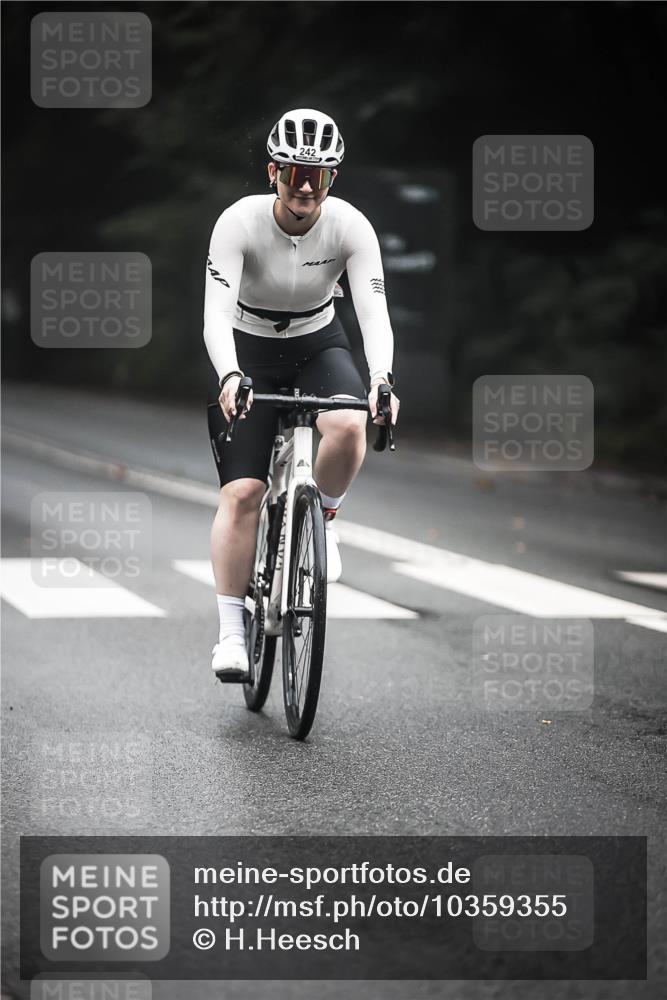 13.09.2026 - Stadtparktriathlon H.Heesch http://msf.ph/oto/10359355 13.09.2026 09:57:16 Radfahren 242, 307 meine-sportfotos.de