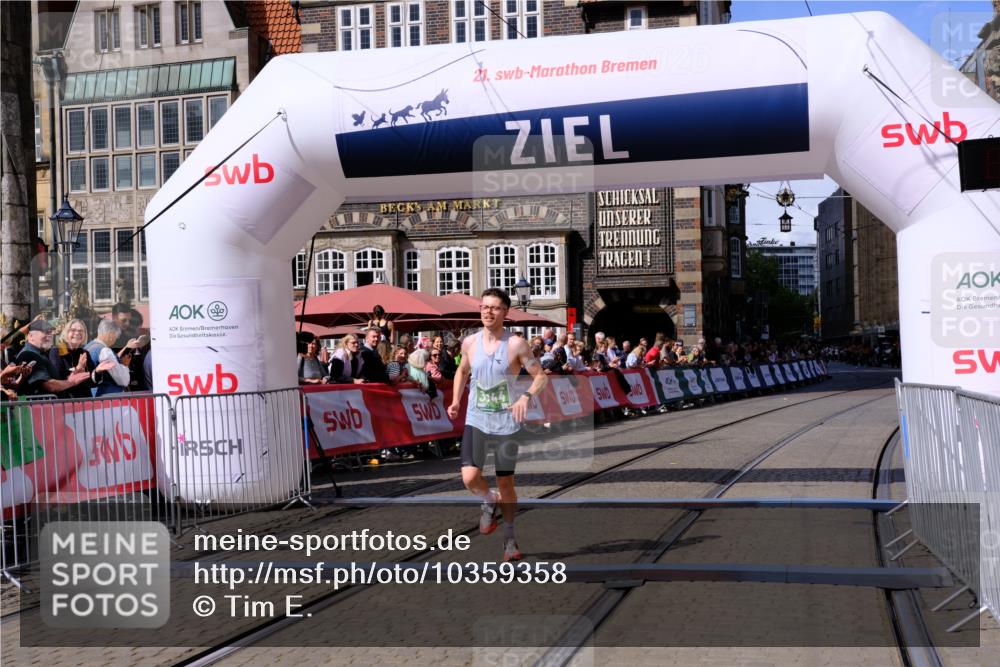 13.09.2026 - 21. swb-Marathon Bremen Tim E. http://msf.ph/oto/10359358 13.09.2026 12:55:36 Ziel 3744 meine-sportfotos.de