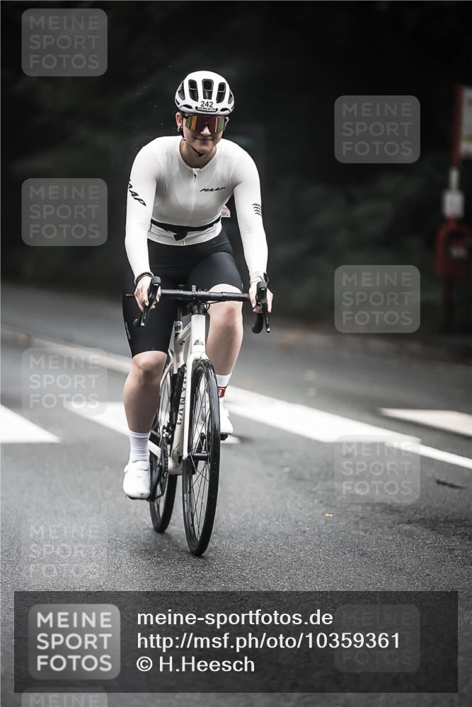 13.09.2026 - Stadtparktriathlon H.Heesch http://msf.ph/oto/10359361 13.09.2026 09:57:16 Radfahren 242, 307 meine-sportfotos.de