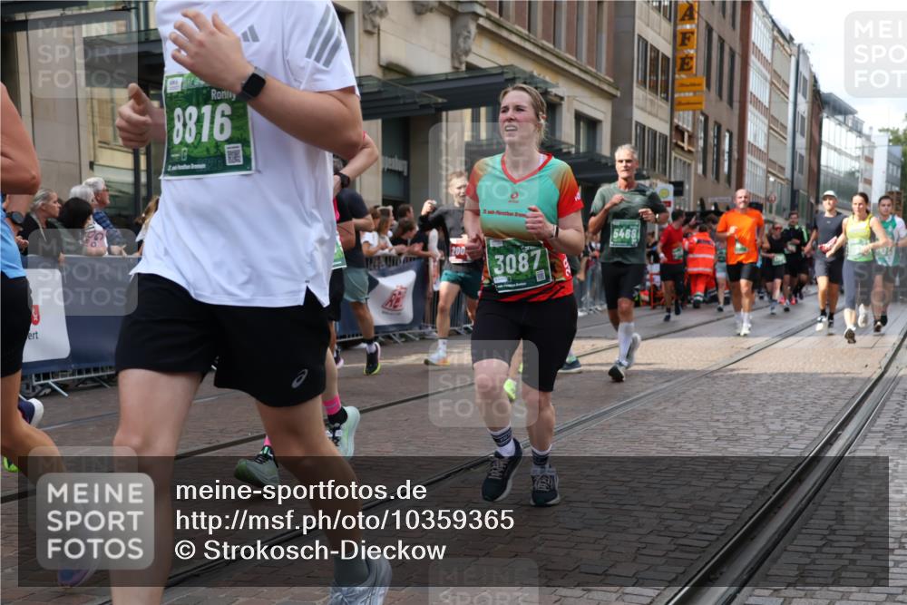 13.09.2026 - 21. swb-Marathon Bremen Strokosch-Dieckow http://msf.ph/oto/10359365 13.09.2026 13:35:25 Ziel 156, 318, 532, 607, 2318, 2356, 3056, 3087, 3226, 3485, 3704, 3780, 3857, 4048, 4326, 5071, 5157, 5308, 5381, 5467, 5468, 5584, 5586, 5661, 6465, 6466, 6644, 6649, 6724, 7036, 7235, 7385, 7597, 7675, 7691, 7700, 8335, 8705, 8816, 9784, 9845, 9862, 9887, 9892, 9912, 13121, 13213, 536, 1150, 2003, 2041, 2090, 2318, 2366, 2492, 2625, 2866, 3055, 3063, 3311, 3621, 3916, 4062, 4487, 4635, 4985, 5016, 6315, 6320, 6391, 6418, 6750, 6837, 7657, 9017 meine-sportfotos.de