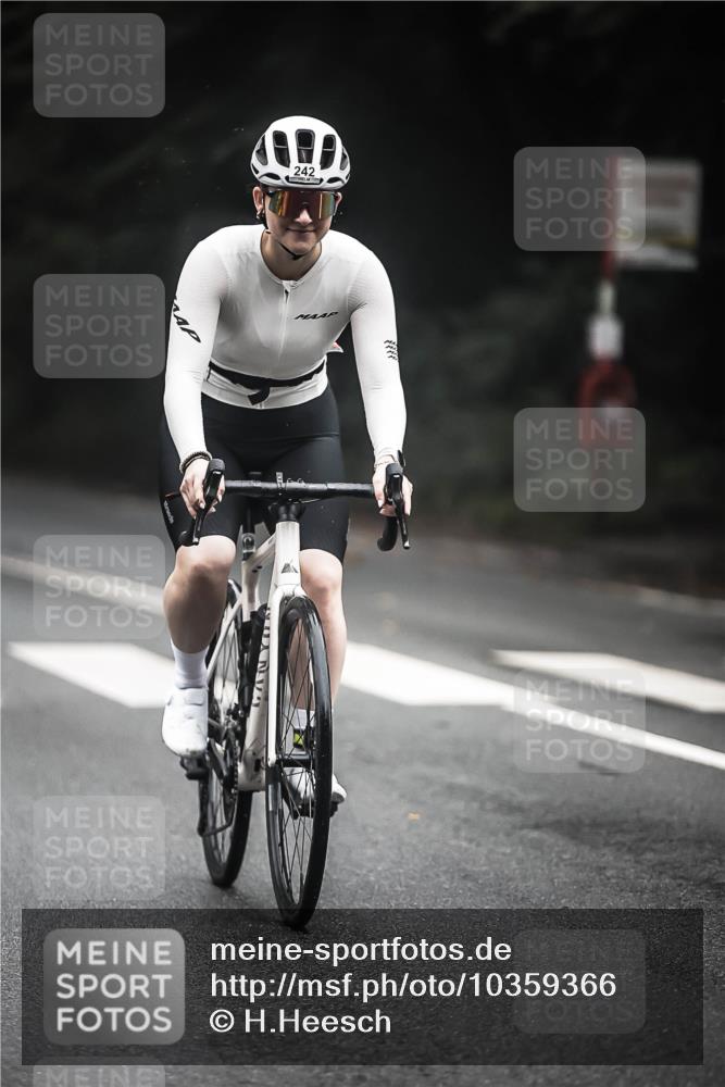 13.09.2026 - Stadtparktriathlon H.Heesch http://msf.ph/oto/10359366 13.09.2026 09:57:16 Radfahren 242, 307 meine-sportfotos.de