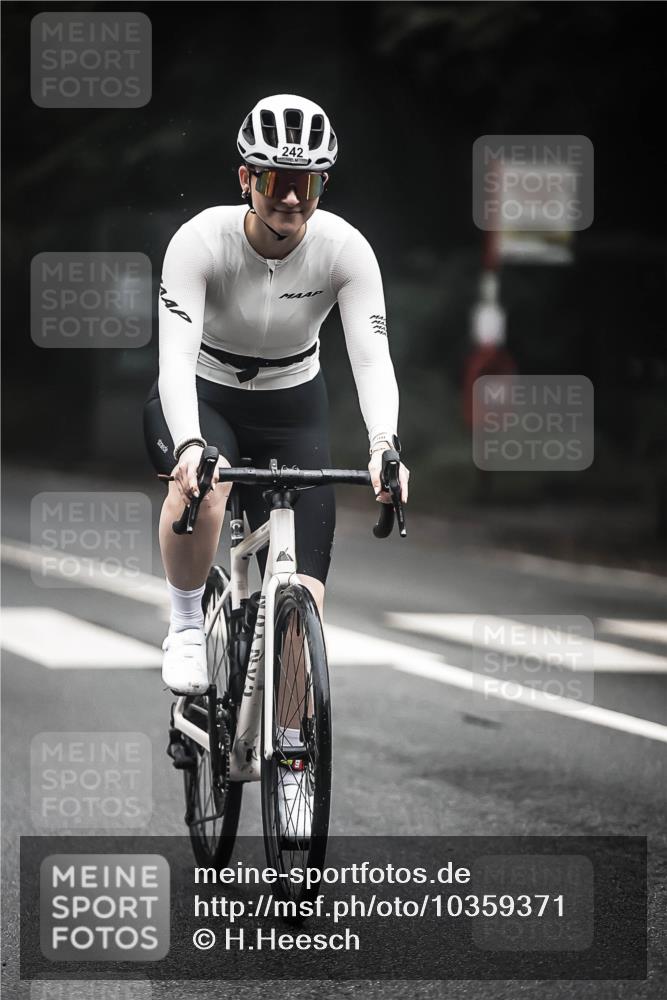 13.09.2026 - Stadtparktriathlon H.Heesch http://msf.ph/oto/10359371 13.09.2026 09:57:16 Radfahren 242, 307 meine-sportfotos.de