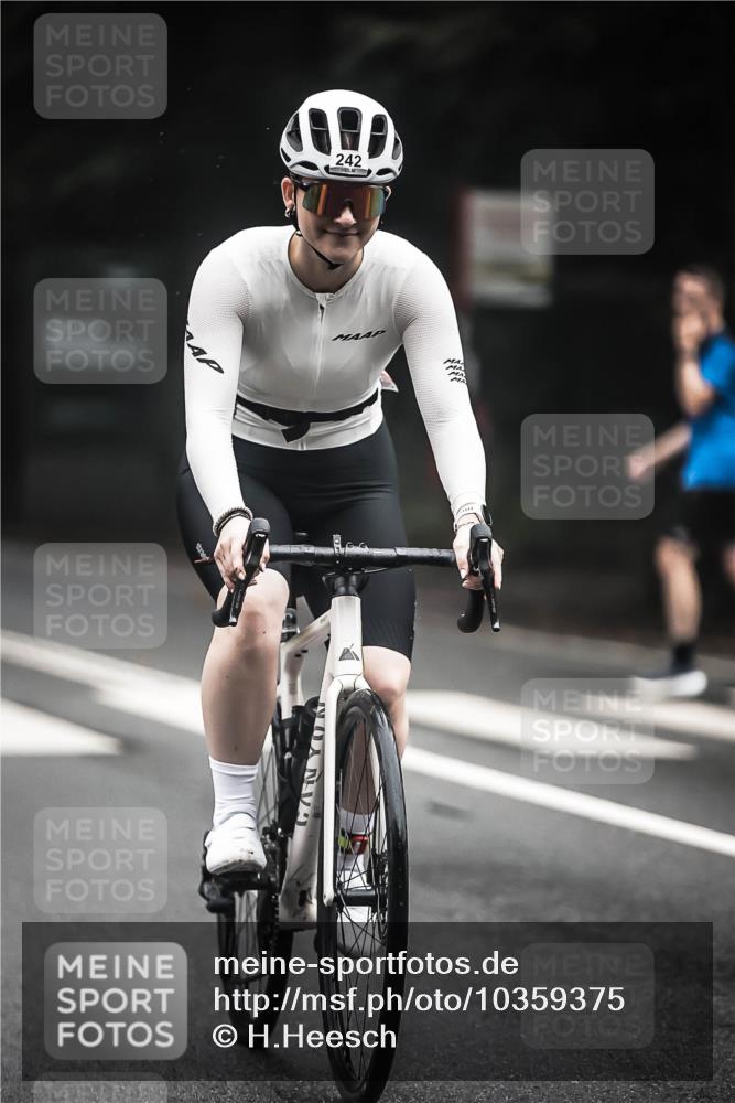 13.09.2026 - Stadtparktriathlon H.Heesch http://msf.ph/oto/10359375 13.09.2026 09:57:16 Radfahren 242, 307 meine-sportfotos.de