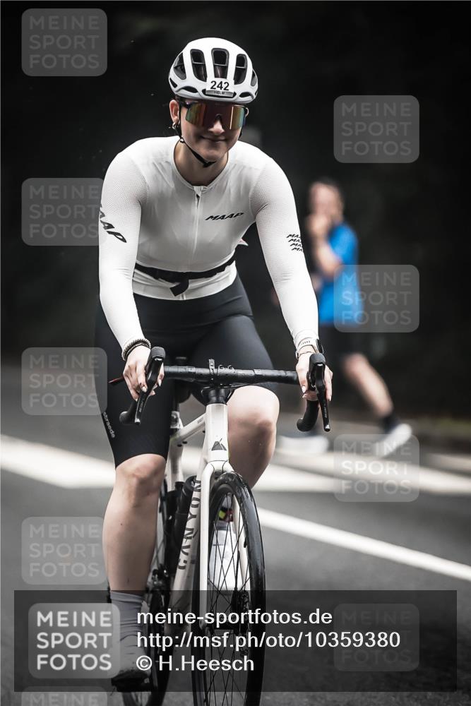 13.09.2026 - Stadtparktriathlon H.Heesch http://msf.ph/oto/10359380 13.09.2026 09:57:17 Radfahren 215, 242, 307 meine-sportfotos.de
