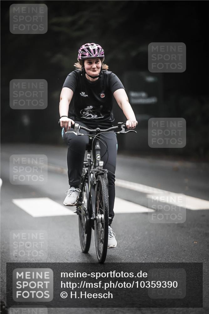 13.09.2026 - Stadtparktriathlon H.Heesch http://msf.ph/oto/10359390 13.09.2026 09:57:19 Radfahren 215, 242, 307 meine-sportfotos.de