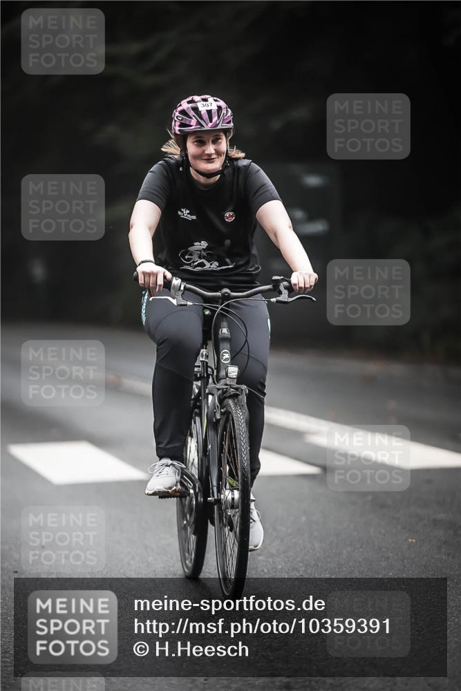 13.09.2026 - Stadtparktriathlon H.Heesch http://msf.ph/oto/10359391 13.09.2026 09:57:19 Radfahren 215, 242, 307 meine-sportfotos.de