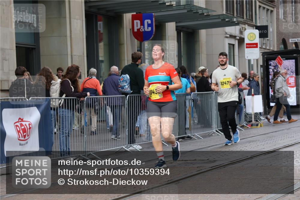 13.09.2026 - 21. swb-Marathon Bremen Strokosch-Dieckow http://msf.ph/oto/10359394 13.09.2026 11:19:45 Ziel 10430, 10882, 11244, 11333, 11337, 11546, 12472, 10004, 11457 meine-sportfotos.de