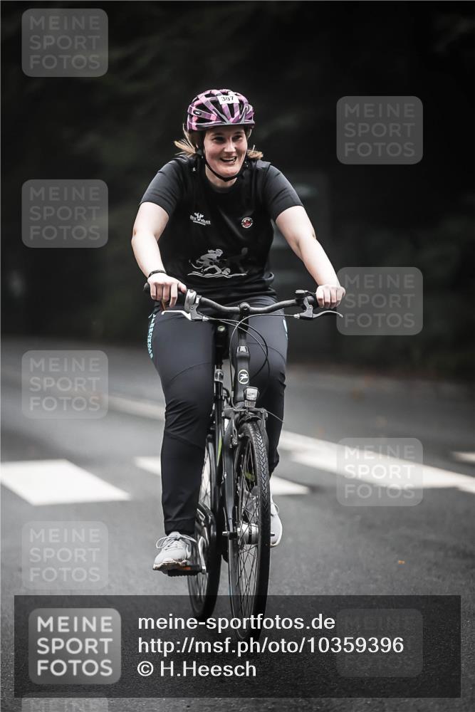 13.09.2026 - Stadtparktriathlon H.Heesch http://msf.ph/oto/10359396 13.09.2026 09:57:19 Radfahren 215, 242, 307 meine-sportfotos.de
