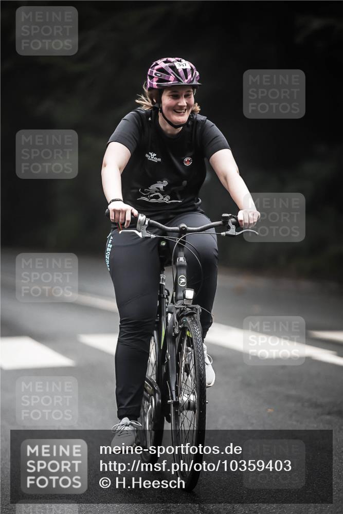 13.09.2026 - Stadtparktriathlon H.Heesch http://msf.ph/oto/10359403 13.09.2026 09:57:19 Radfahren 215, 242, 307 meine-sportfotos.de