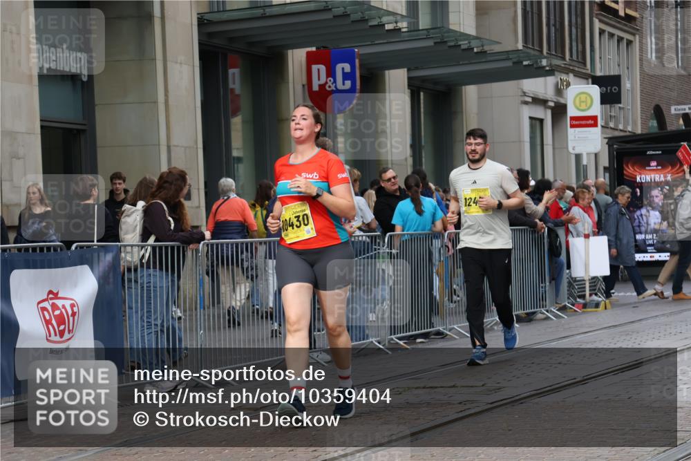 13.09.2026 - 21. swb-Marathon Bremen Strokosch-Dieckow http://msf.ph/oto/10359404 13.09.2026 11:19:45 Ziel 10430, 10882, 11244, 11333, 11337, 11546, 12472, 10004, 11457 meine-sportfotos.de