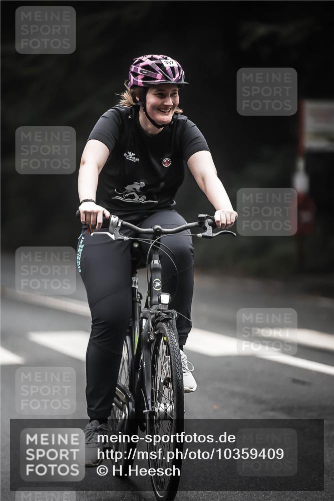 13.09.2026 - Stadtparktriathlon H.Heesch http://msf.ph/oto/10359409 13.09.2026 09:57:20 Radfahren 215, 242, 307 meine-sportfotos.de