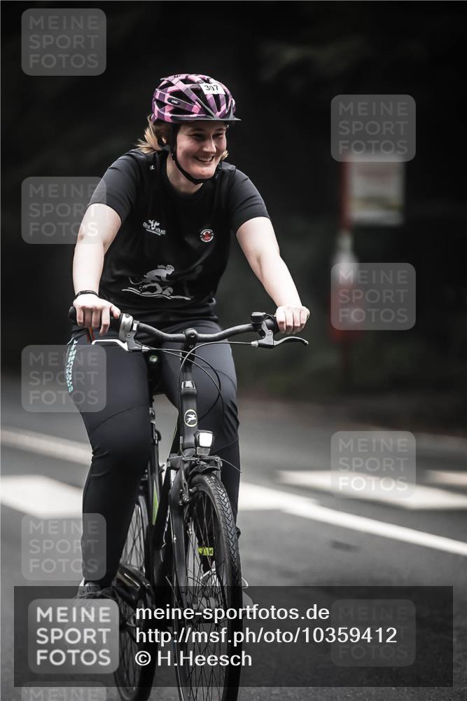 13.09.2026 - Stadtparktriathlon H.Heesch http://msf.ph/oto/10359412 13.09.2026 09:57:20 Radfahren 215, 242, 307 meine-sportfotos.de