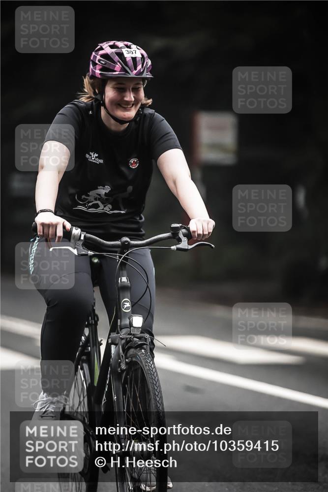 13.09.2026 - Stadtparktriathlon H.Heesch http://msf.ph/oto/10359415 13.09.2026 09:57:20 Radfahren 215, 242, 307 meine-sportfotos.de