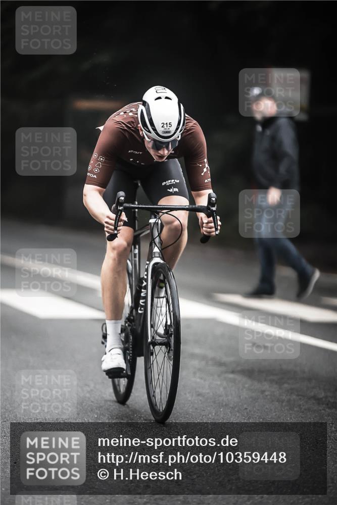 13.09.2026 - Stadtparktriathlon H.Heesch http://msf.ph/oto/10359448 13.09.2026 09:57:24 Radfahren 215, 307 meine-sportfotos.de