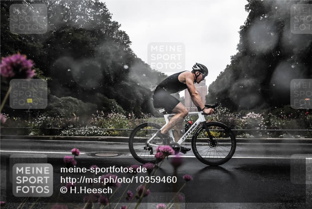 13.09.2026 - Stadtparktriathlon H.Heesch http://msf.ph/oto/10359460 13.09.2026 12:03:08 Radfahren 905, 927 meine-sportfotos.de