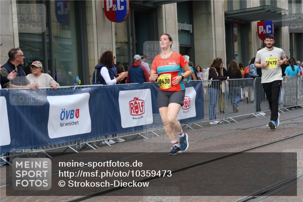13.09.2026 - 21. swb-Marathon Bremen Strokosch-Dieckow http://msf.ph/oto/10359473 13.09.2026 11:19:47 Ziel 10430, 10882, 11244, 11333, 11337, 11546, 12472, 10004, 10882, 11457 meine-sportfotos.de