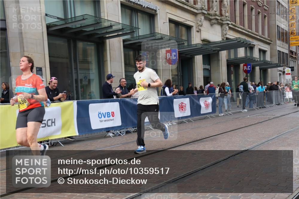 13.09.2026 - 21. swb-Marathon Bremen Strokosch-Dieckow http://msf.ph/oto/10359517 13.09.2026 11:19:50 Ziel 10430, 11244, 11333, 11337, 11546, 12374, 10882, 11457, 12472 meine-sportfotos.de