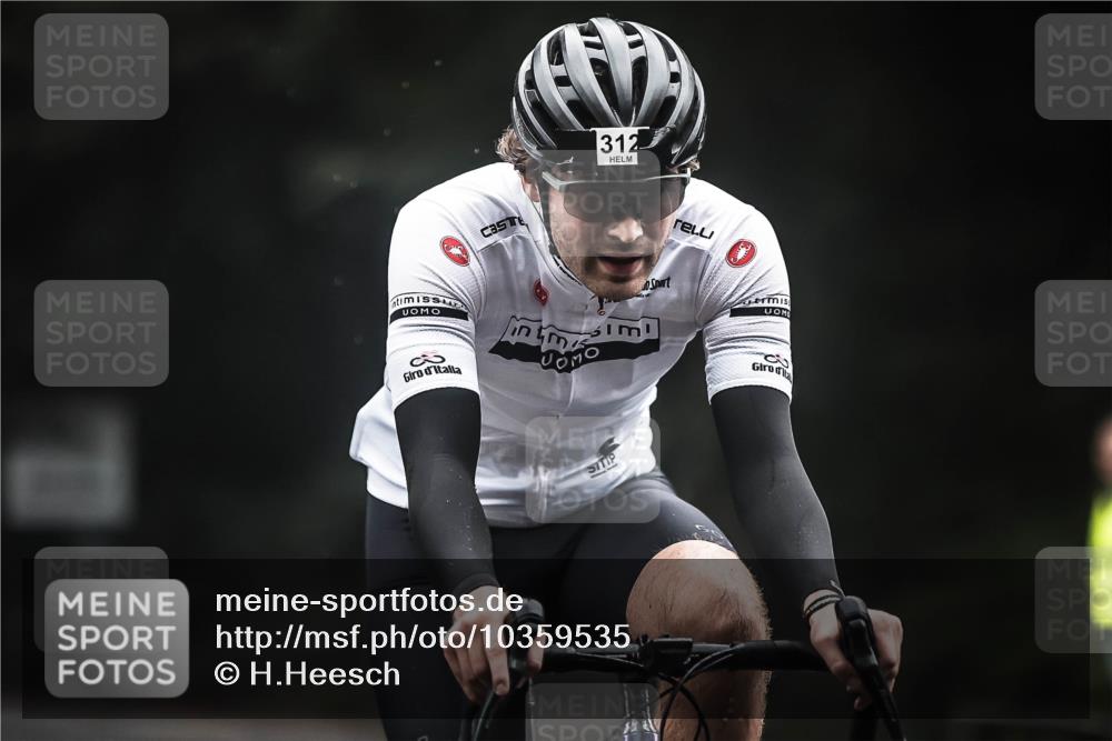 13.09.2026 - Stadtparktriathlon H.Heesch http://msf.ph/oto/10359535 13.09.2026 09:57:42 Radfahren 284, 312 meine-sportfotos.de