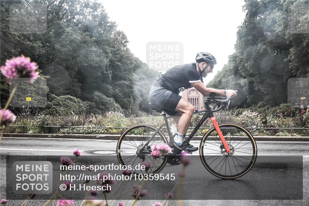13.09.2026 - Stadtparktriathlon H.Heesch http://msf.ph/oto/10359545 13.09.2026 13:27:52 Radfahren 1322, 1323, 1326, 1397, 1401 meine-sportfotos.de