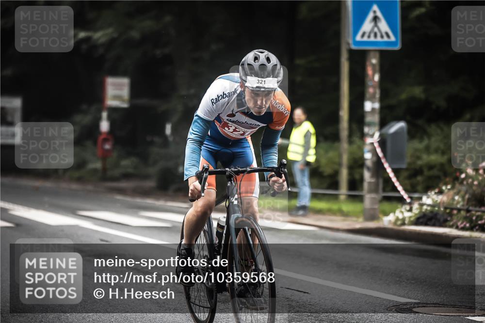 13.09.2026 - Stadtparktriathlon H.Heesch http://msf.ph/oto/10359568 13.09.2026 09:58:07 Radfahren 310, 321 meine-sportfotos.de