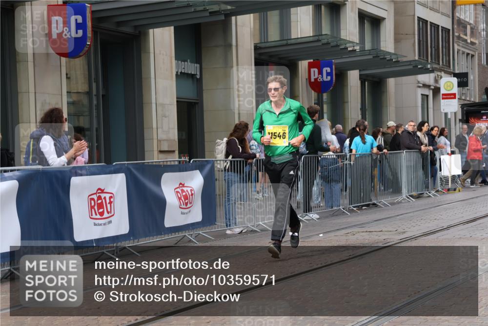 13.09.2026 - 21. swb-Marathon Bremen Strokosch-Dieckow http://msf.ph/oto/10359571 13.09.2026 11:19:53 Ziel 10430, 11244, 11333, 11337, 11546, 12374, 10882, 11457, 12472 meine-sportfotos.de