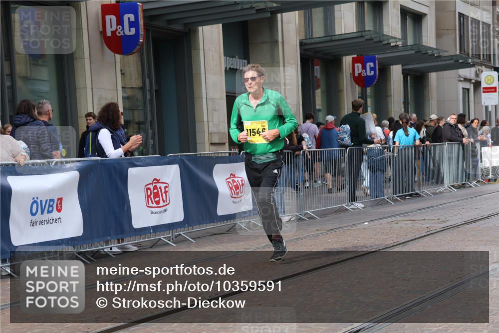 13.09.2026 - 21. swb-Marathon Bremen Strokosch-Dieckow http://msf.ph/oto/10359591 13.09.2026 11:19:54 Ziel 10430, 11244, 11296, 11333, 11337, 11546, 12374, 10882, 11457, 11546, 12472 meine-sportfotos.de