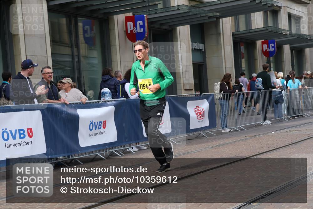 13.09.2026 - 21. swb-Marathon Bremen Strokosch-Dieckow http://msf.ph/oto/10359612 13.09.2026 11:19:54 Ziel 10430, 11244, 11296, 11333, 11337, 11546, 12374, 10882, 11457, 11546, 12472 meine-sportfotos.de